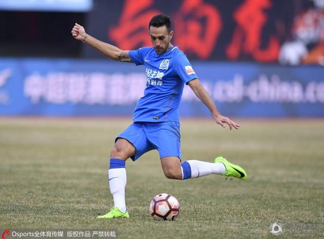 私奴跪着伺候主人vk