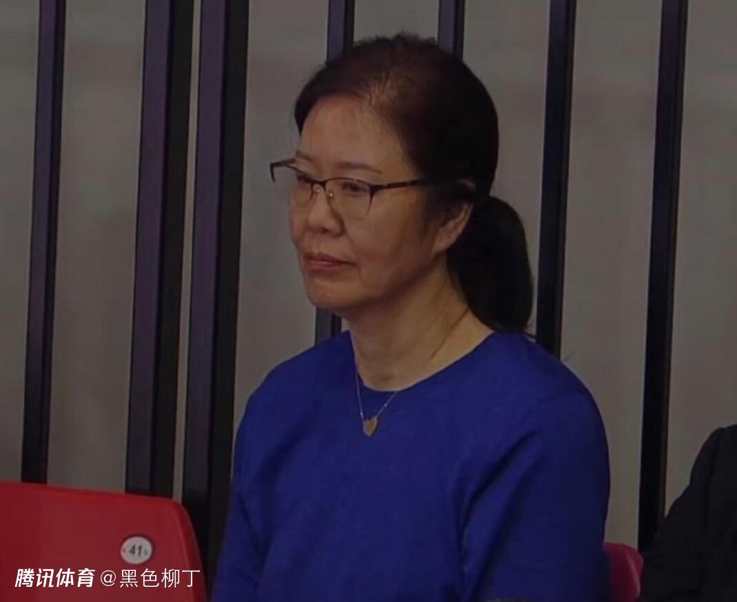隔壁小伙子