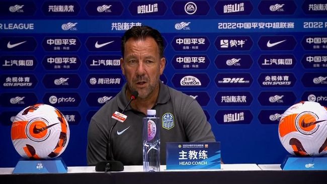 国产桃子趴着打光屁股sp抽打
