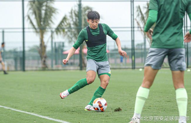 女人把尿口扒开让男人捅